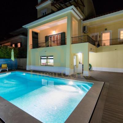Villa with swimming pool