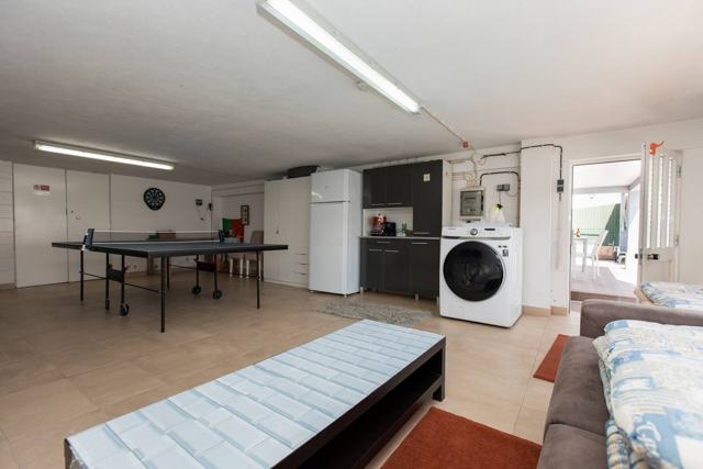 A sala de jogos com pingue-pongue